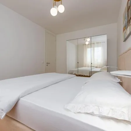 Modern And Comfortable In דירה *