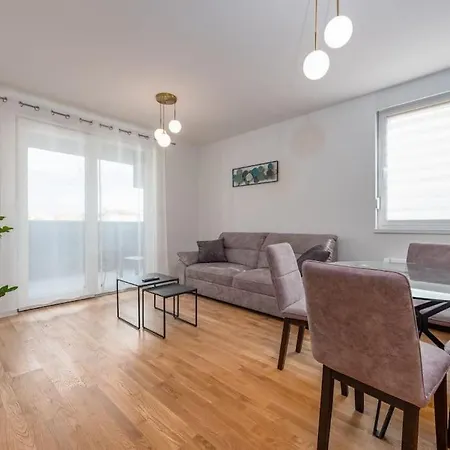 Modern And Comfortable In * 扎达尔