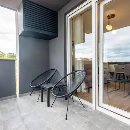 Modern And Comfortable In Lägenhet